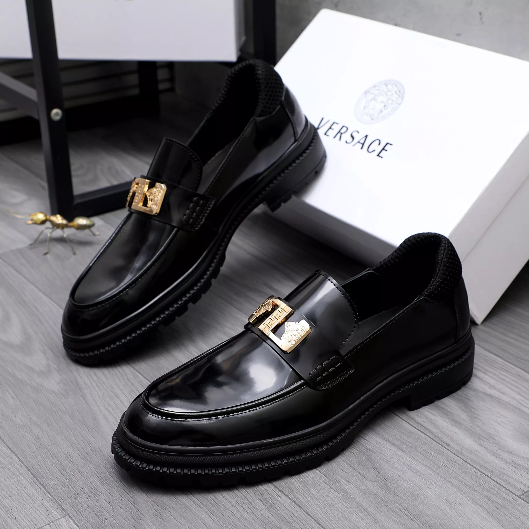 versace cuir chaussures pour homme s_12a1aa41